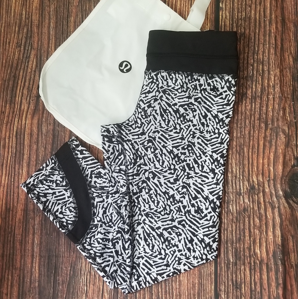 LULULEMON Athletica Black White Leggings With Lululemon Bag - Picture 1 of 16